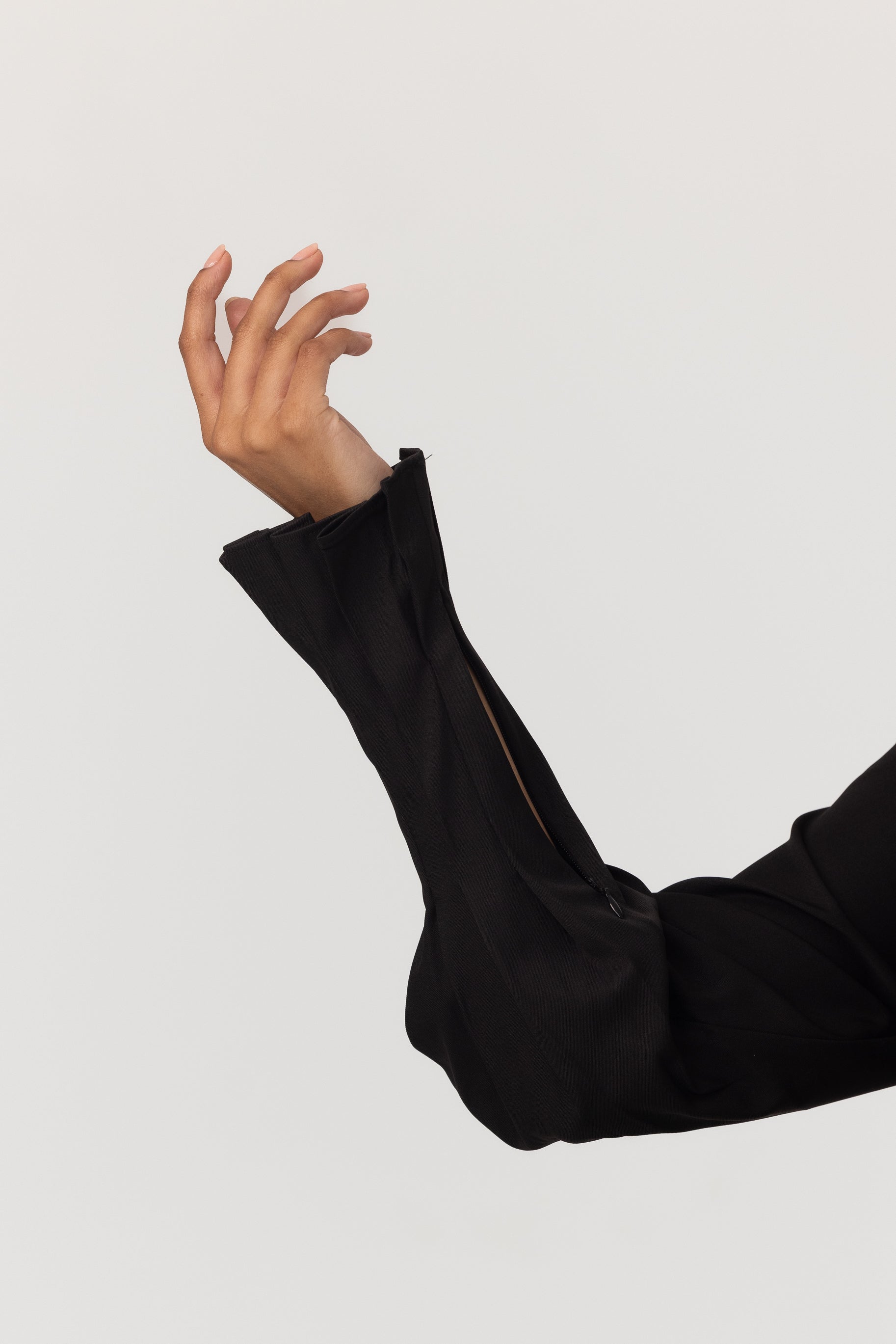 Mira Pleated Cuff Abaya - Black