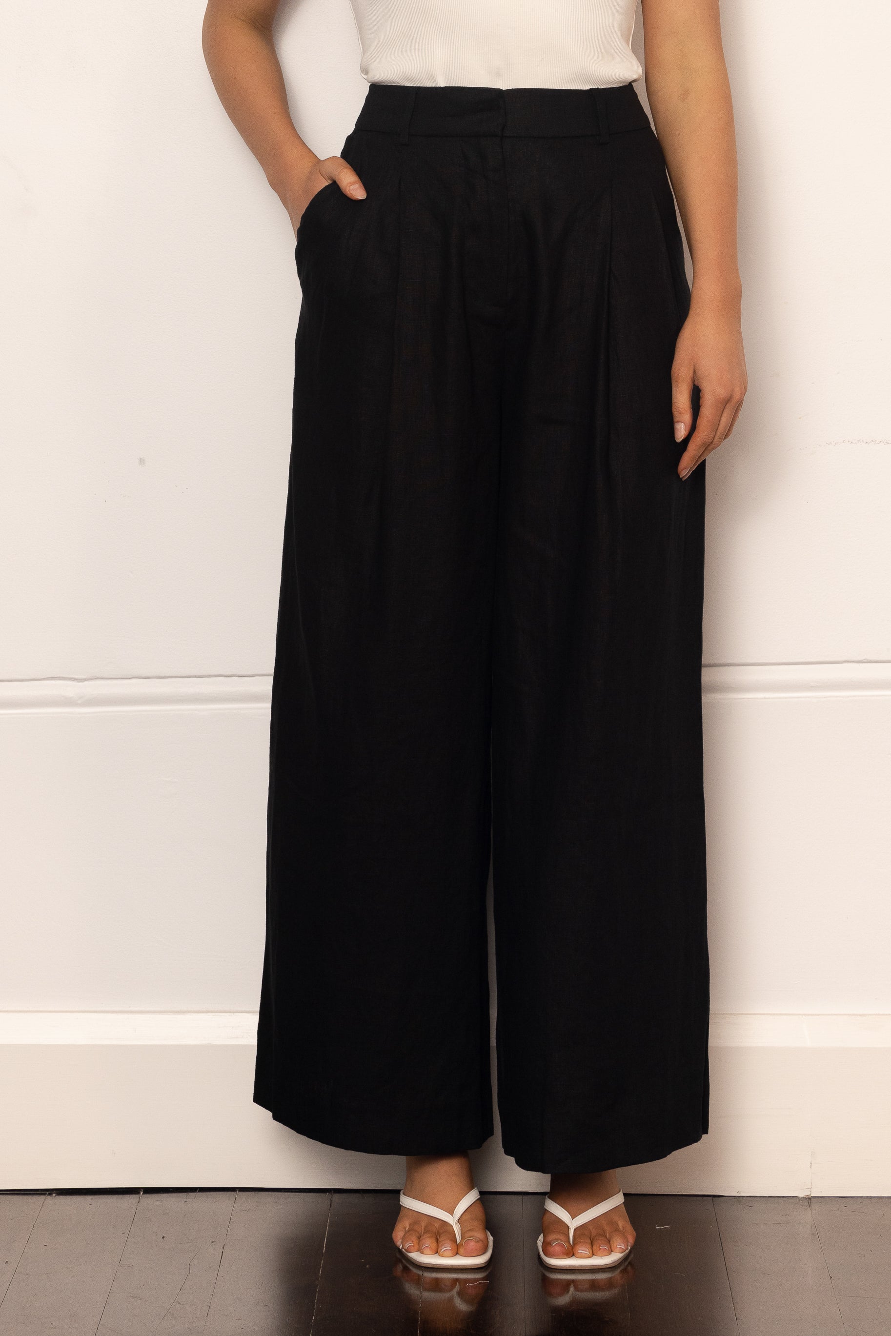Layelle Tailored Pants - Black