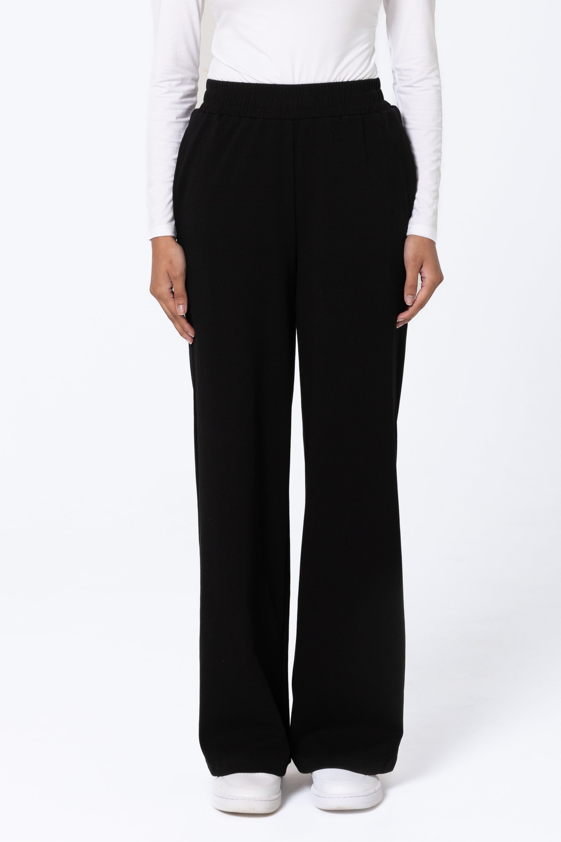 Everyday Relaxed Pants - Black