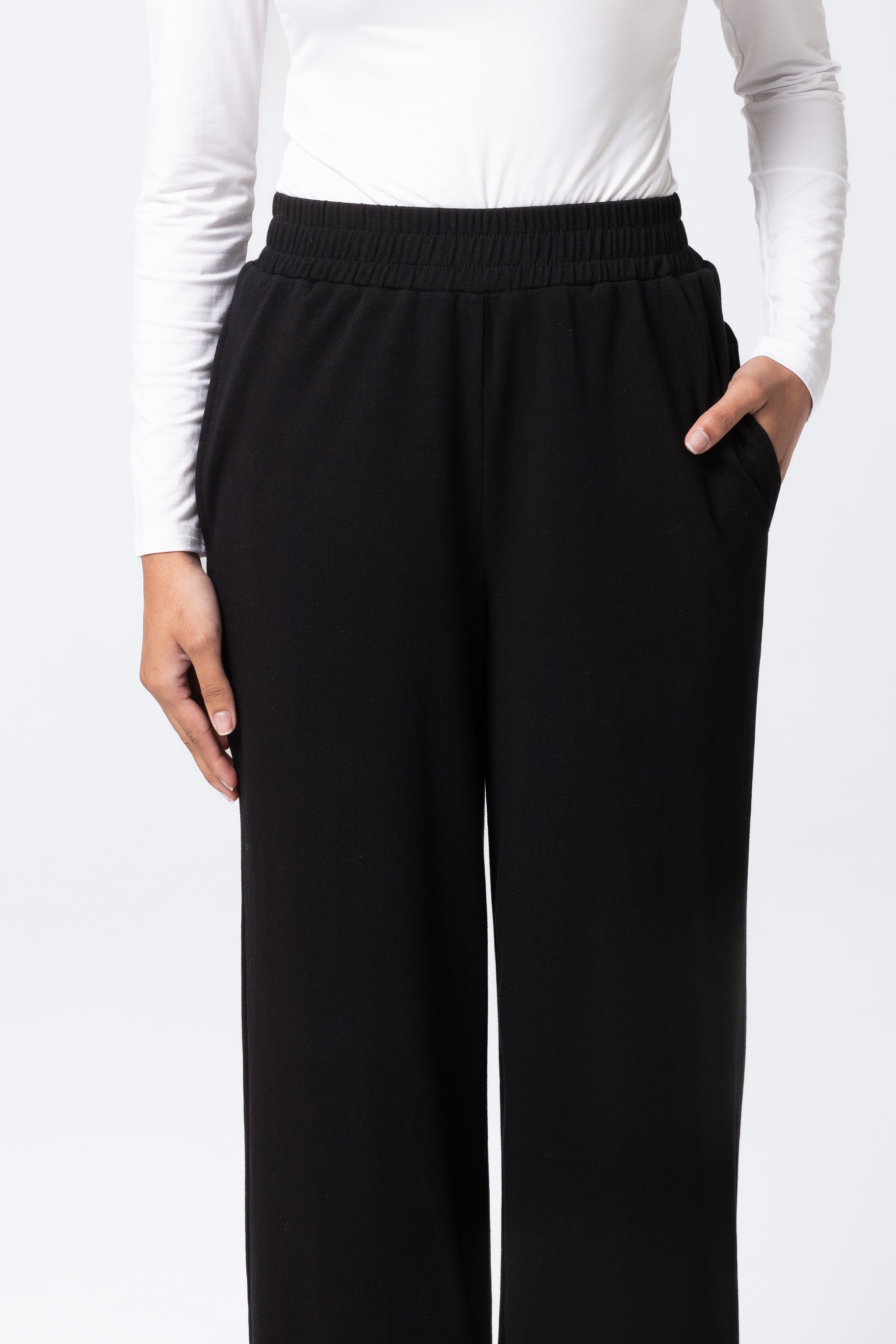 Everyday Relaxed Pants - Black