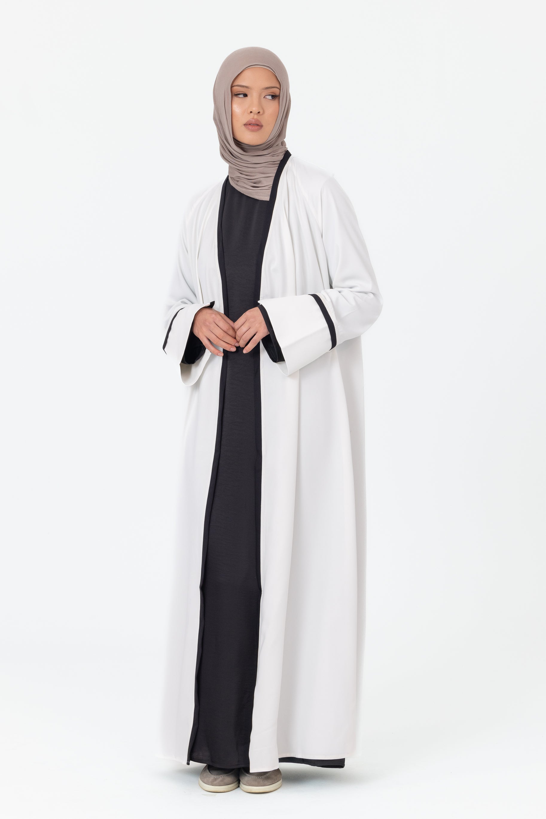 Leila Contrast Open Abaya - White