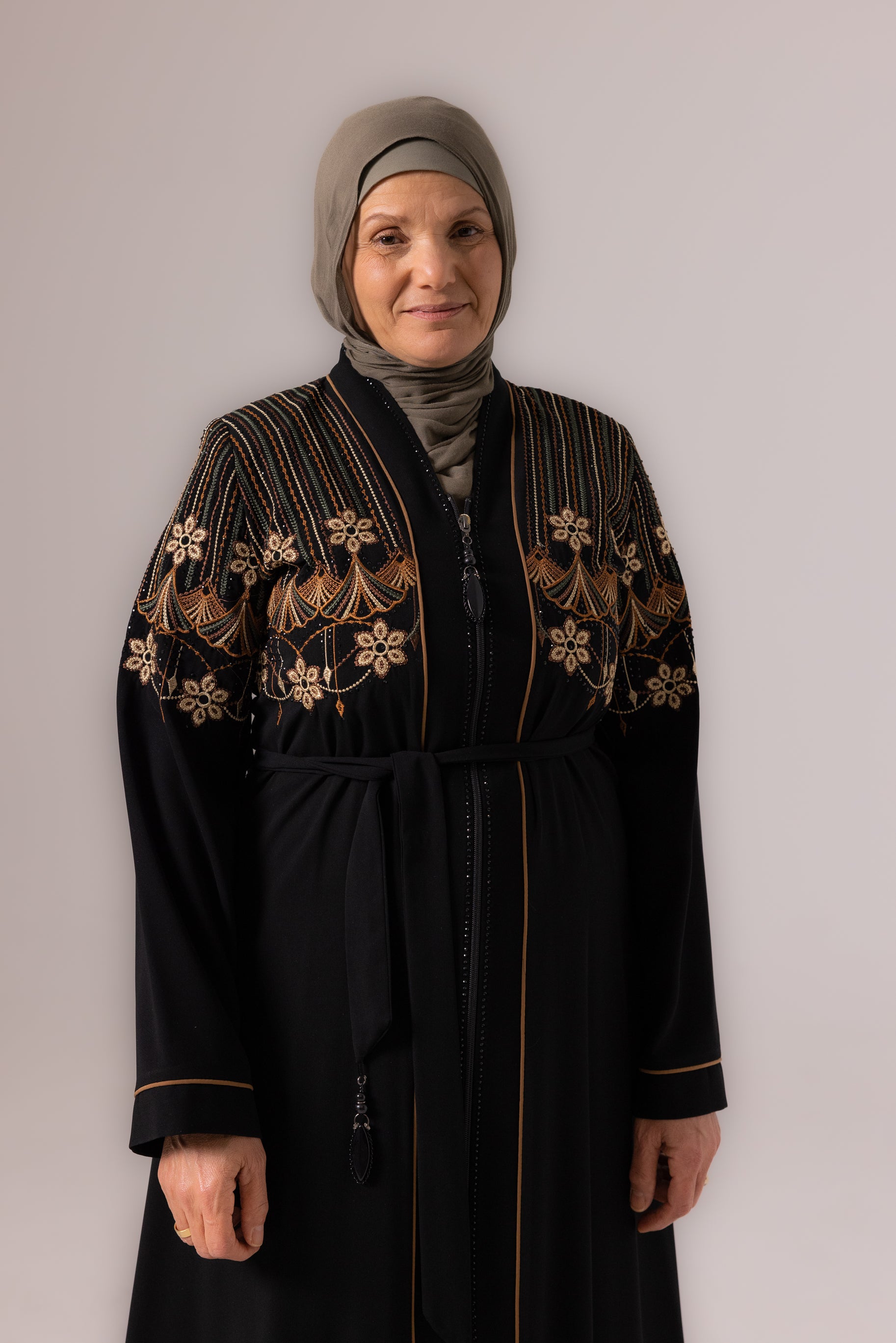 Ladies Elegant Abaya - Black & Cream