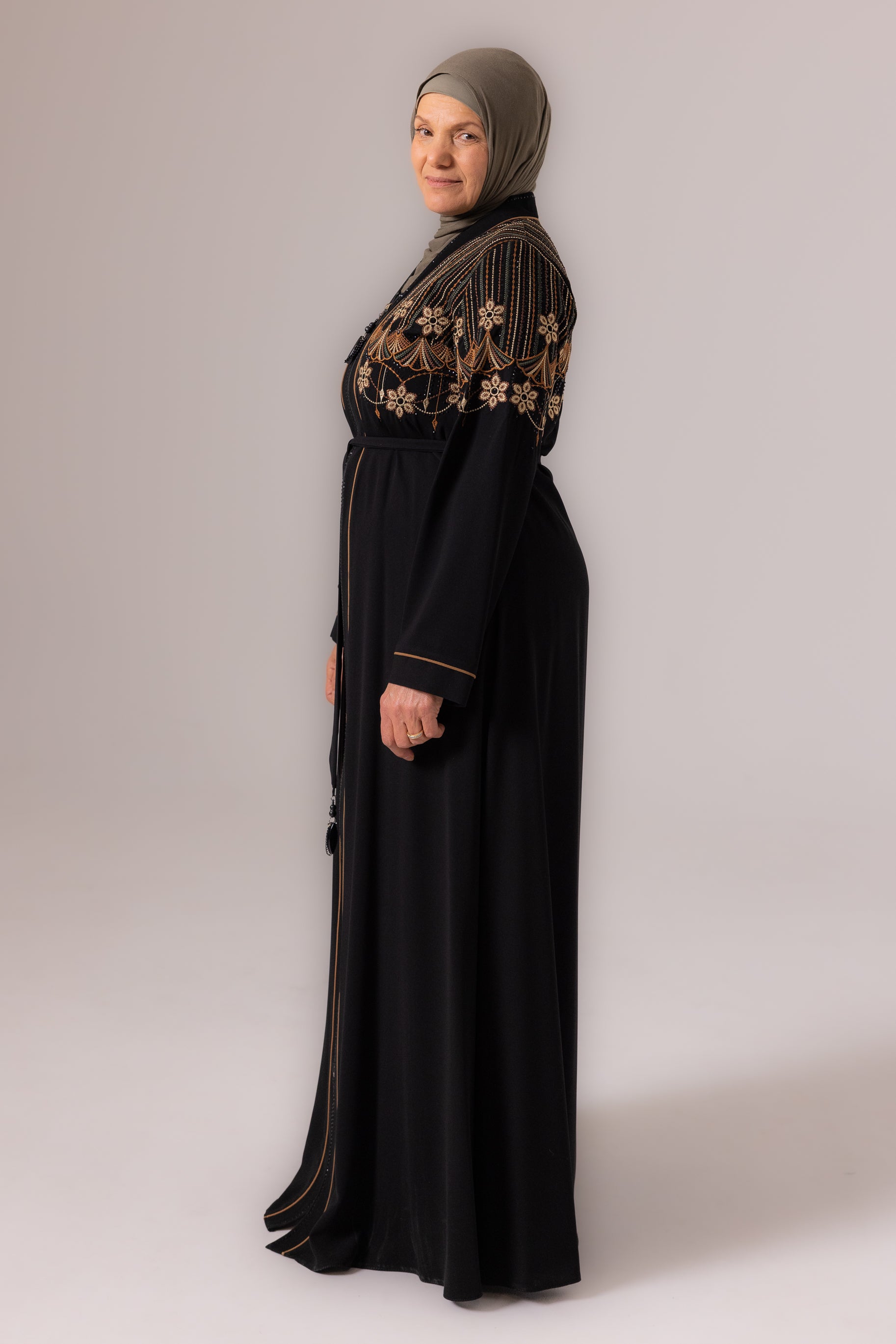 Ladies Elegant Abaya - Black & Cream