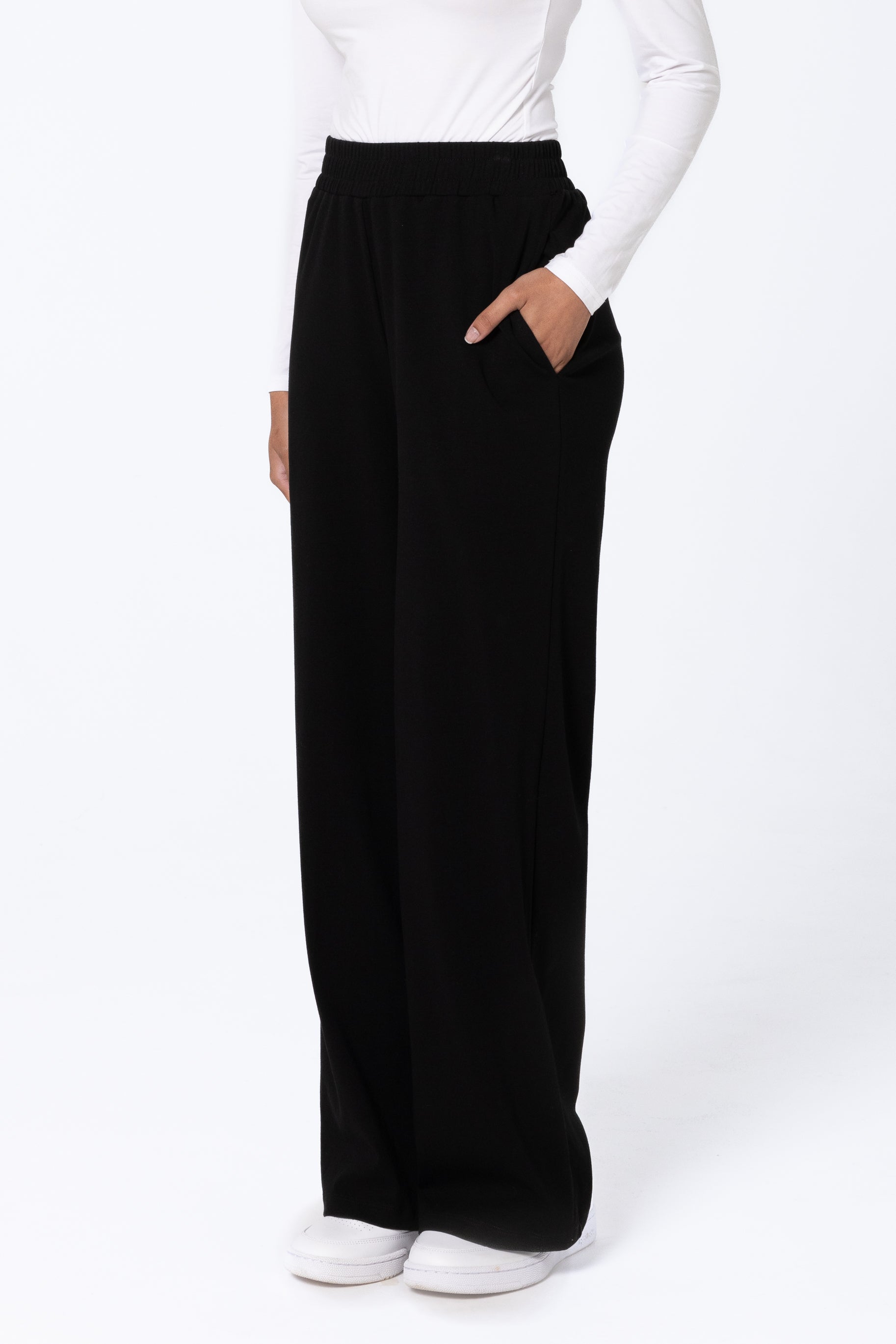 Everyday Relaxed Pants - Black