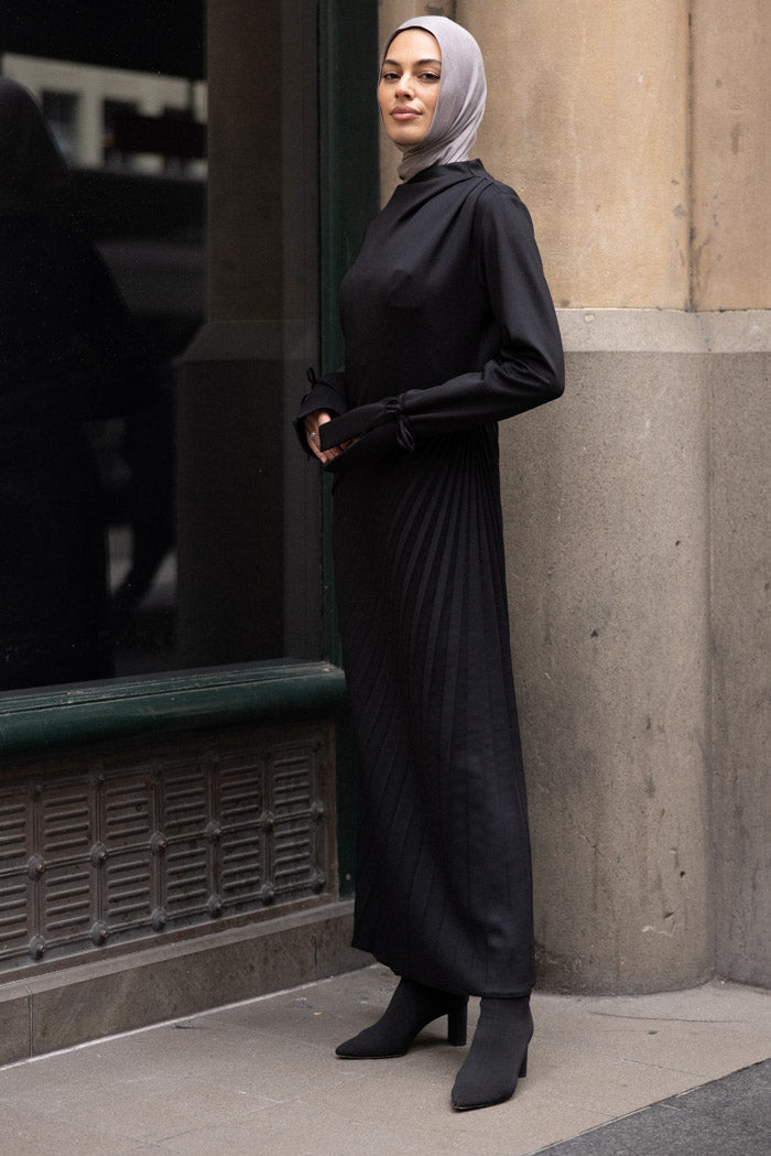 The Royal Pleated Dress - Black