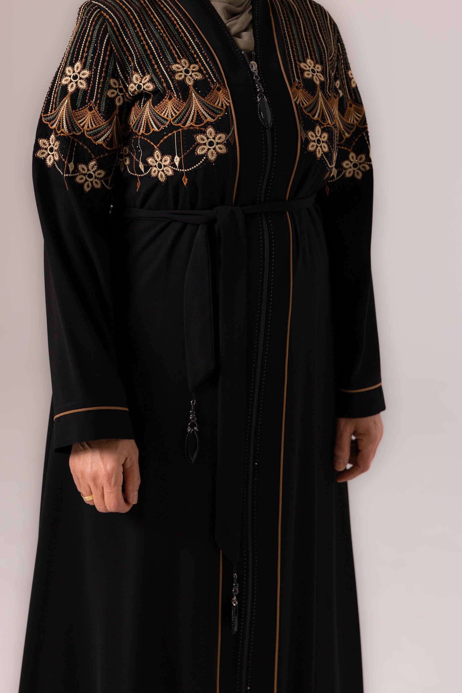 Ladies Elegant Abaya - Black & Cream