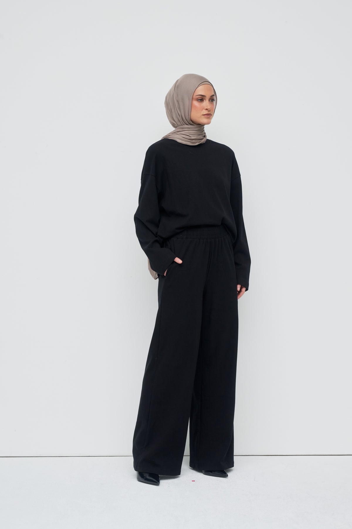 Everyday Relaxed Pants - Black